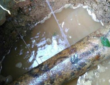 尖山楼顶渗水维修公司分享下地暖漏水的原因及检测方法。